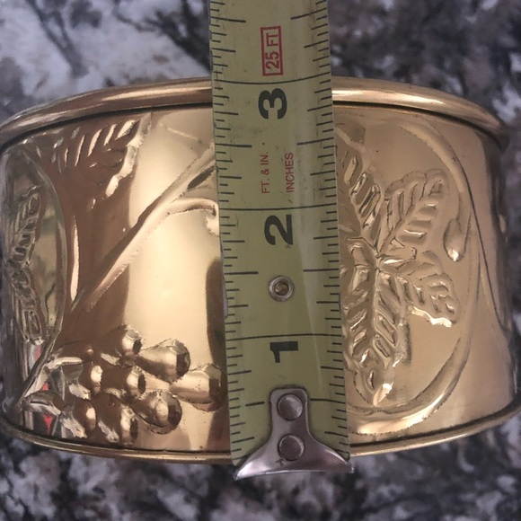 Hosley Laquered Brass Planter 6 1/2” x 3” Embossed Leaf & Vine Design - India - Picture 6 of 13